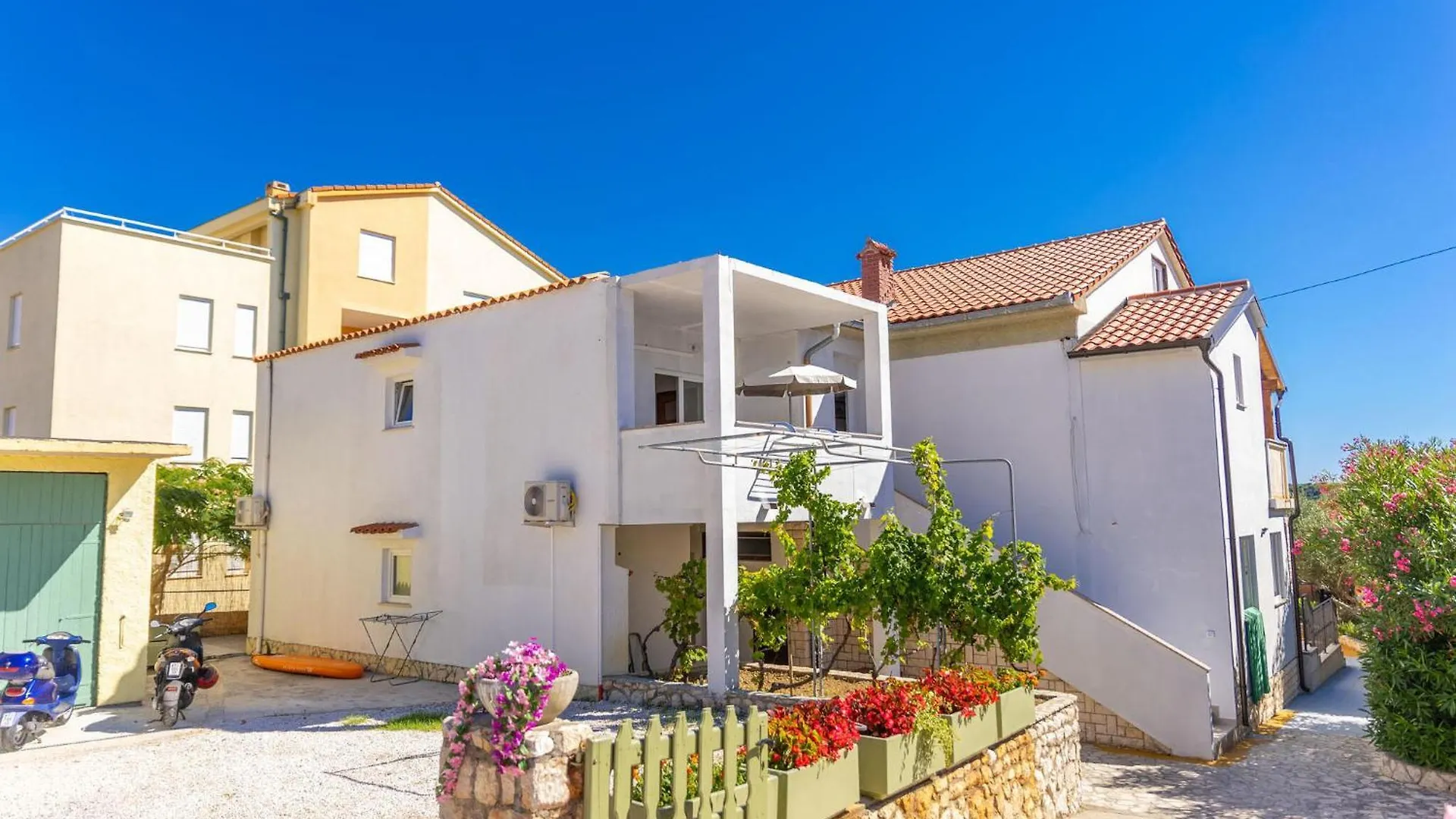 Nice Apartment In Barbat Na Rabu With Wifi 0*,